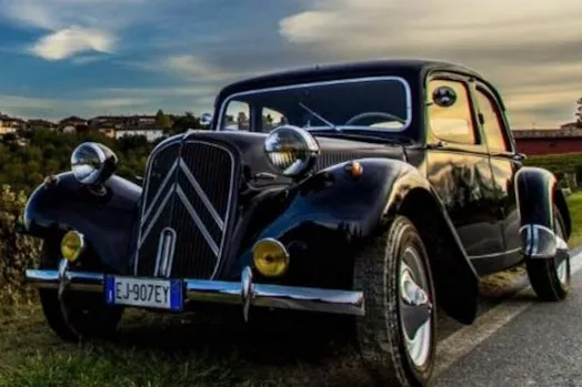 Giro in auto d'epoca