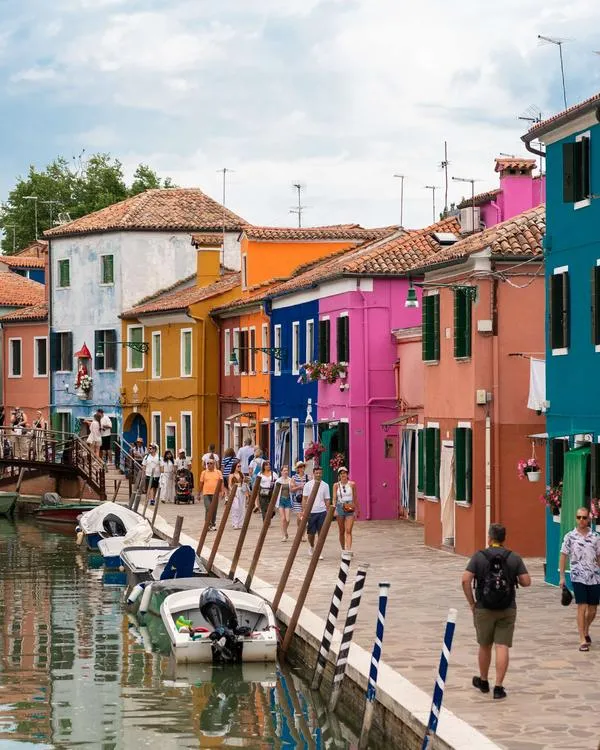 Tour in barca a Murano e Burano con visita ad una fabbrica di vetro da Venezia