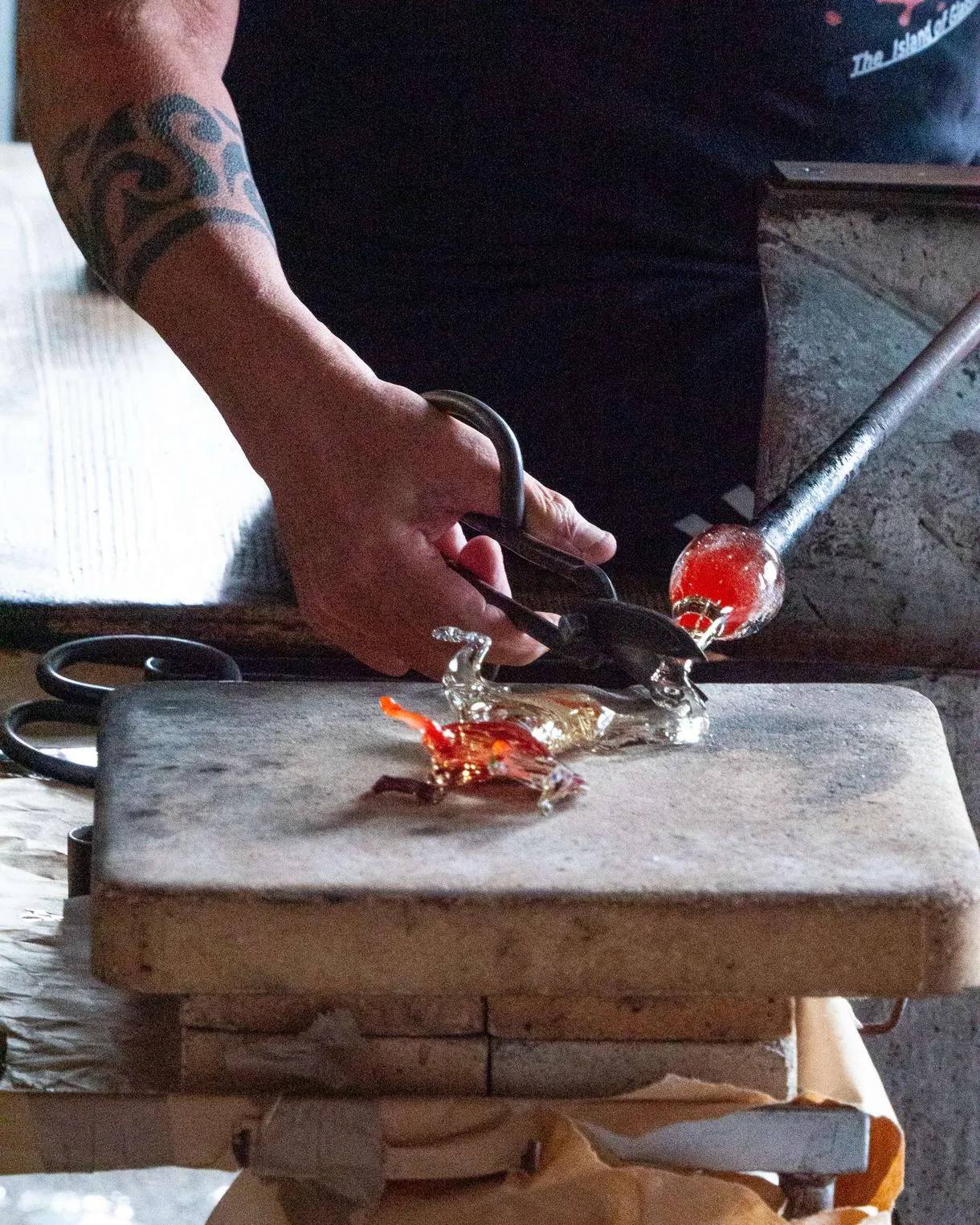 Tour in barca a Murano e Burano con visita ad una fabbrica di vetro da Venezia