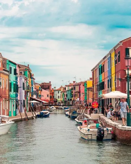 Gita in barca a Burano con visita ad una vetreria da Venezia