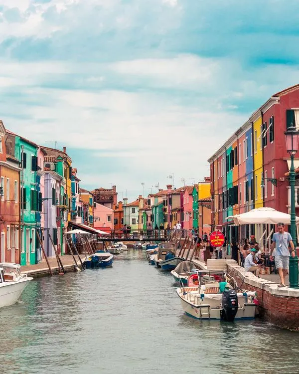 Gita in barca a Burano con visita ad una vetreria da Venezia