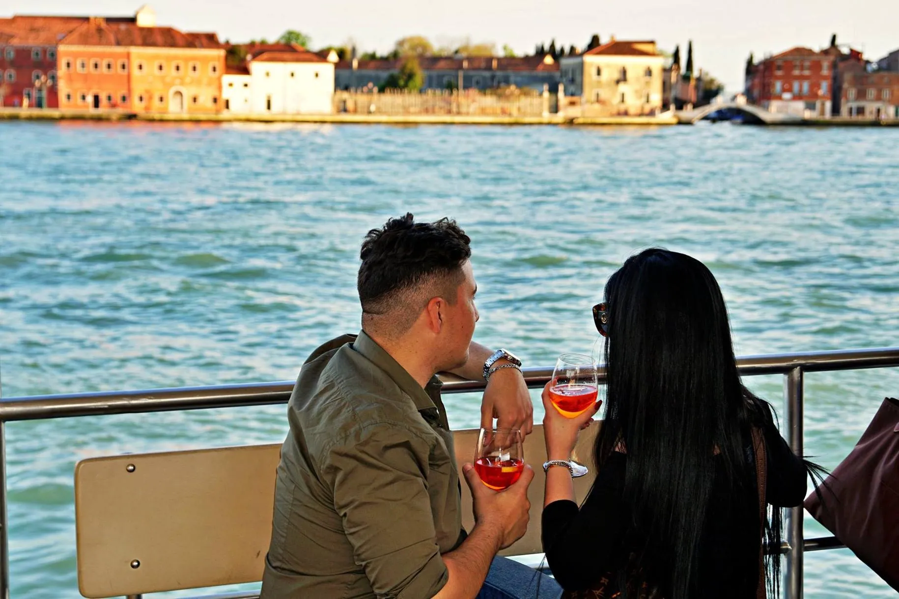 Tour panoramico di Venezia in barca con guida e aperitivo a bordo