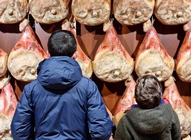 Degustazione di prosciutto e parmigiano reggiano a Langhirano