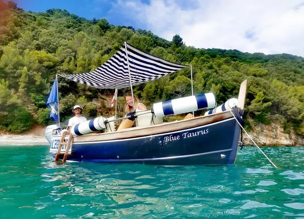 Day/Sunset tour in Cinque Terre a bordo di un tipico gozzo ligure.