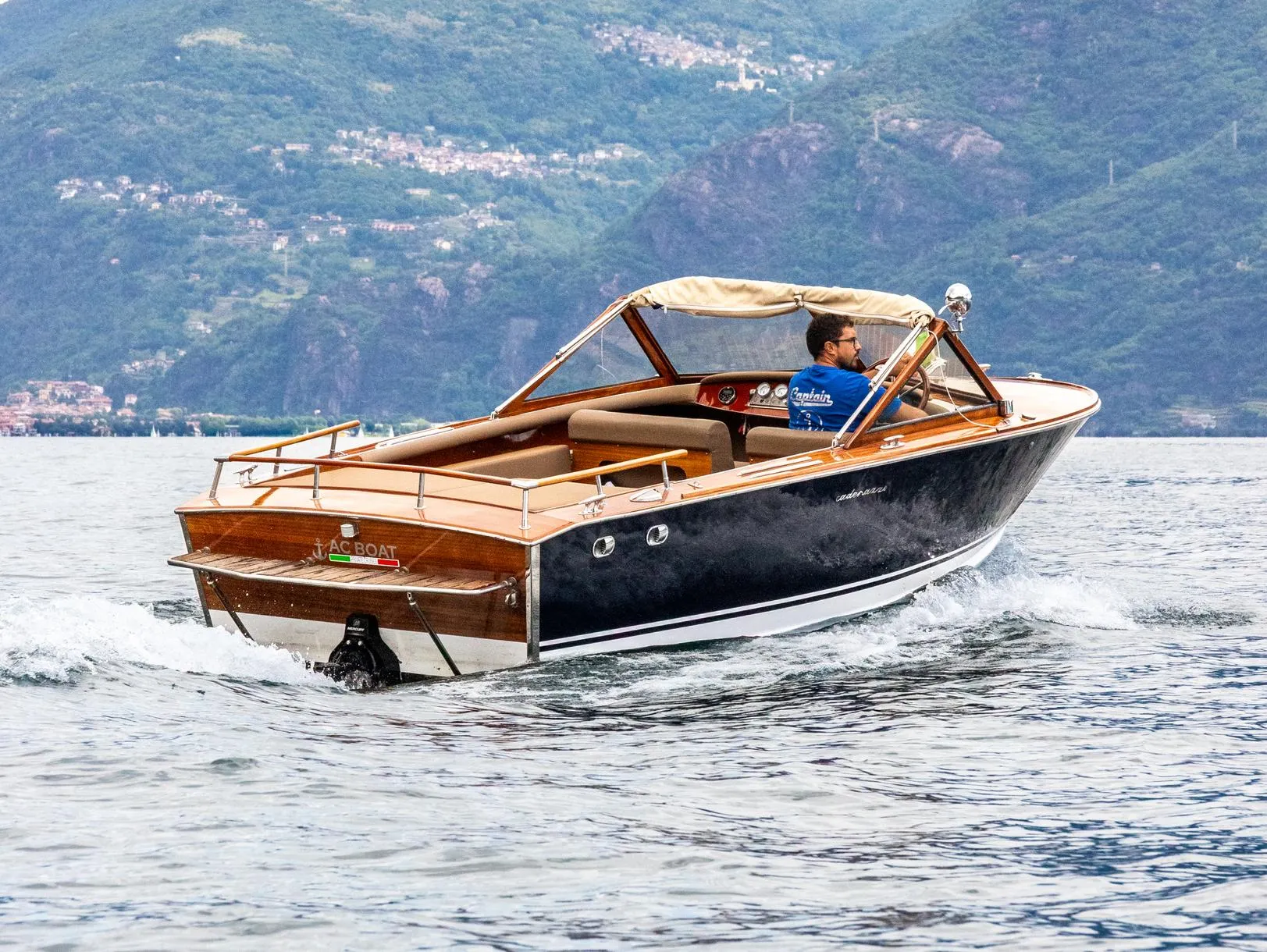 Boat tour privato al tramonto con aperitivo a Menaggio