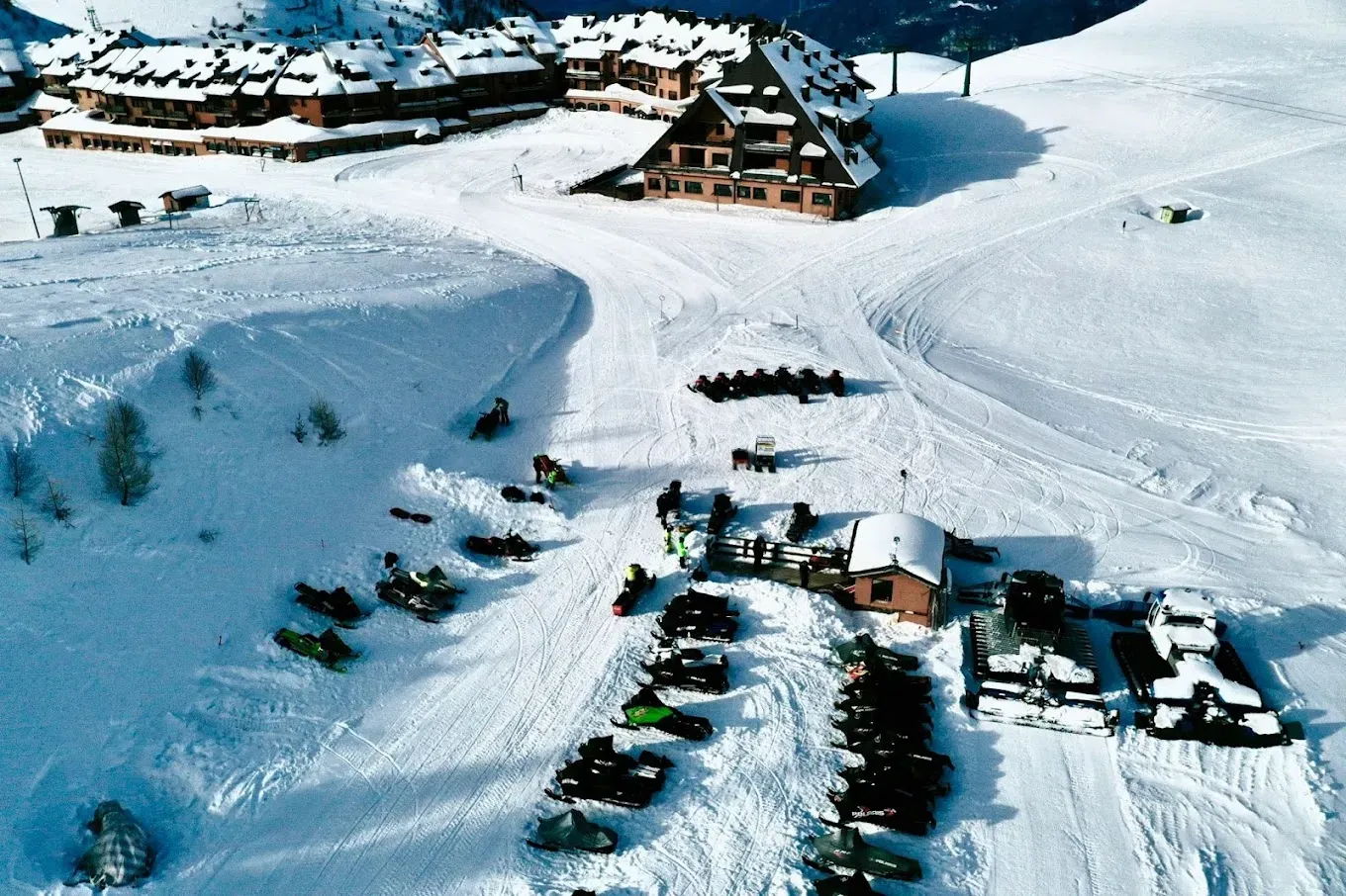 Escursione in motoslitta e pranzo in rifugio a Montecampione