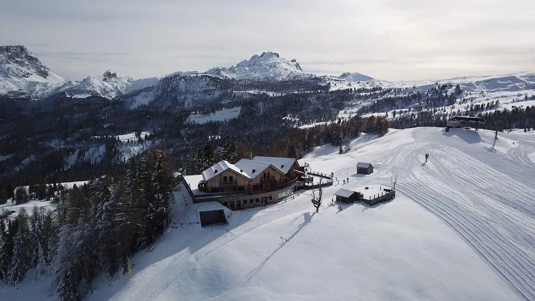 Colazione con trasporto in motoslitta in Alta Badia