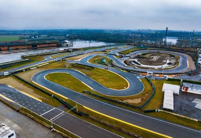 Corso di guida veloce in pista a Castelletto di Branduzzo nell'Oltrepò Pavese