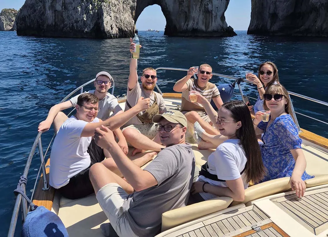 Escursione privata in barca di mezza giornata all'Isola di Capri