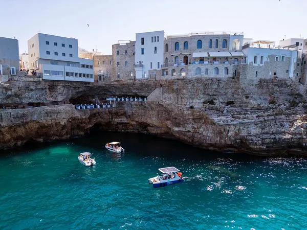 Tour in catamarano delle grotte di Polignano a Mare e snorkeling
