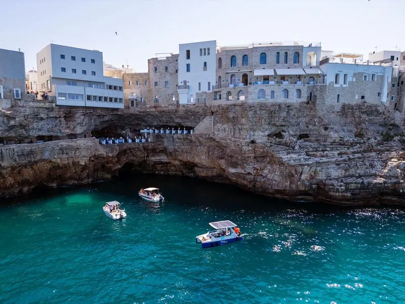Tour in catamarano delle grotte di Polignano a Mare e snorkeling