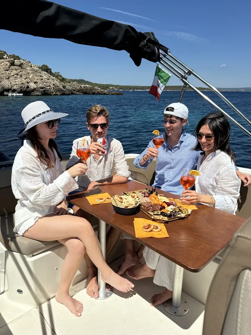 Escursione in barca ad Alghero di mezza giornata con aperitivo