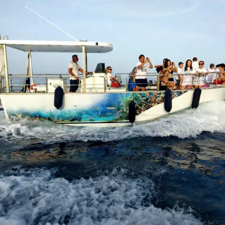 Escursione in barca nell'area marina protetta di Capo Milazzo con snorkeling