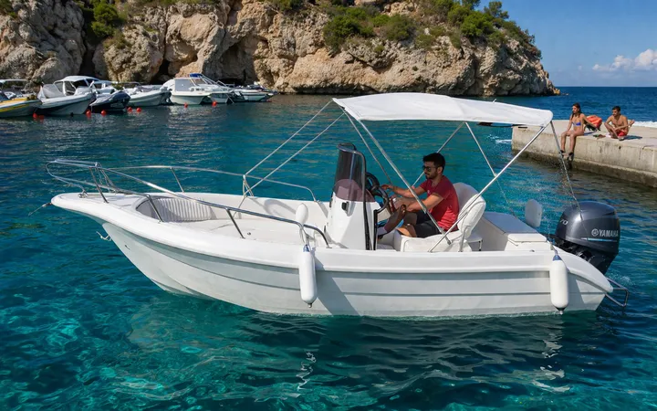 Noleggio barca 40 cavalli a Castro