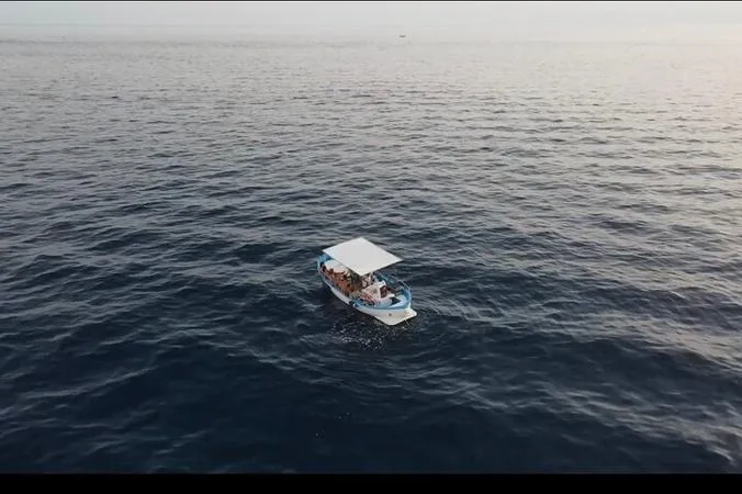 Giro in barca di 3 ore alle Grotte di Santa Maria di Leuca con aperitivo e snorkeling