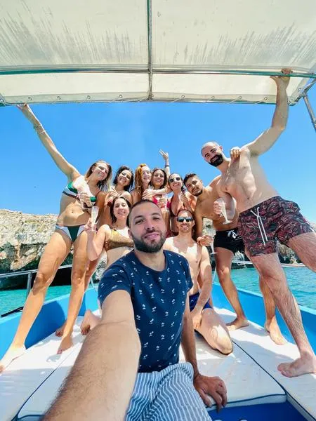 Giro in barca di 3 ore alle Grotte di Santa Maria di Leuca con aperitivo e snorkeling