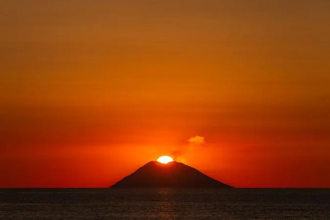 Escursione al tramonto in gommone lungo la Costa degli Dei