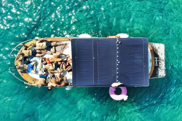 Boat excursion from Castro along the coast with visit to caves