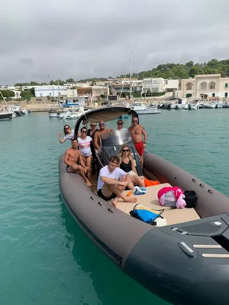 Escursione in barca con aperitivo al tramonto nel Salento