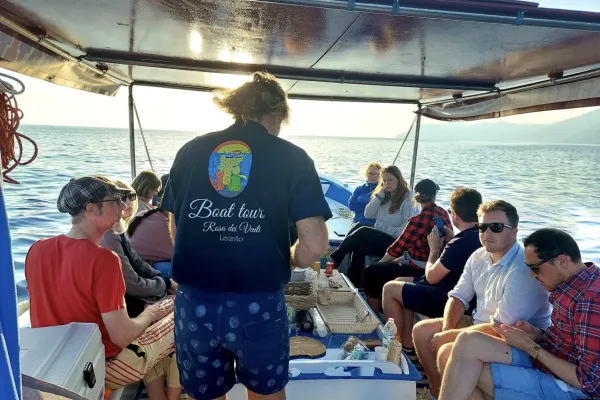 Tour pomeridiano in barca alle Cinque Terre con aperitivo