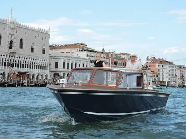 Tour esclusivo su una tradizionale barca in legno nella Laguna di Venezia