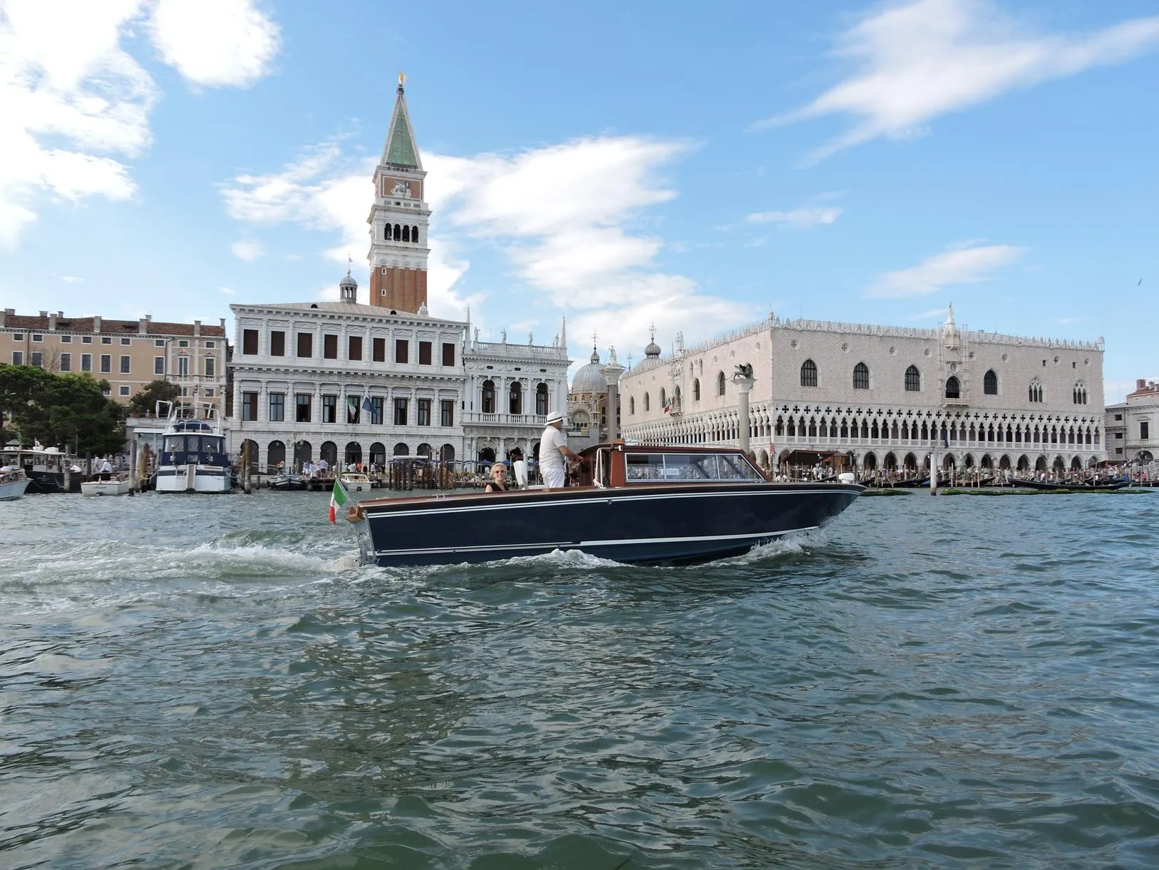 Tour esclusivo su una tradizionale barca in legno nella Laguna di Venezia
