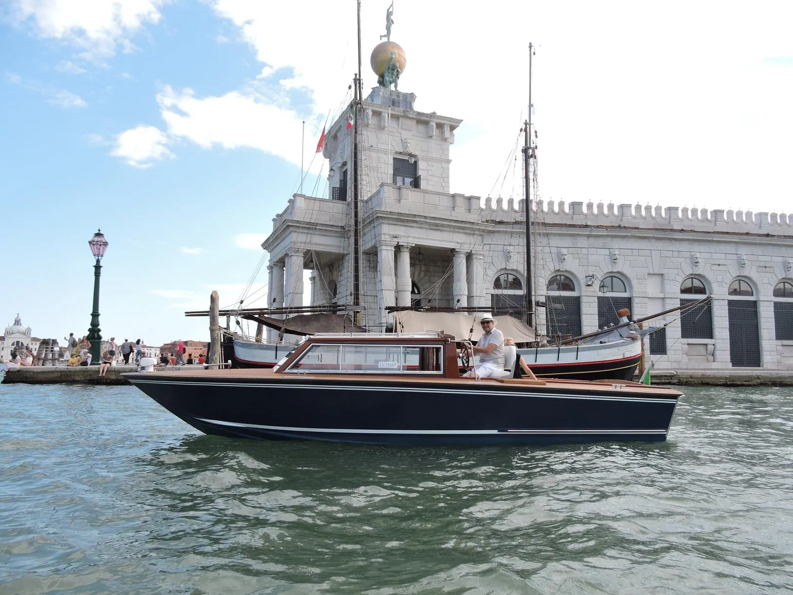 Tour esclusivo su una tradizionale barca in legno nella Laguna di Venezia
