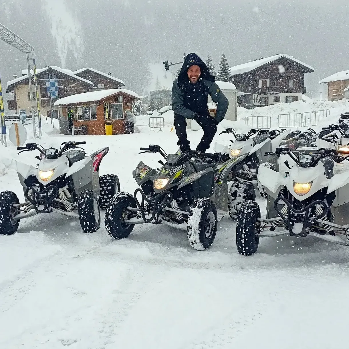 Giro su pista ghiacciata con quad invernale a Livigno