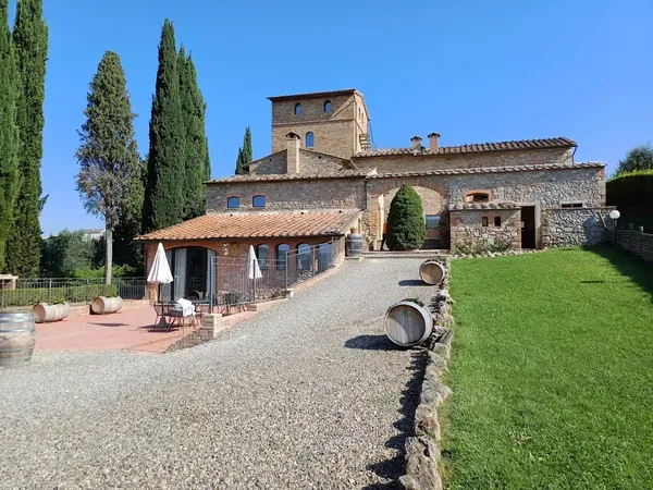 Night at an estate in San Gimignano with wine tasting