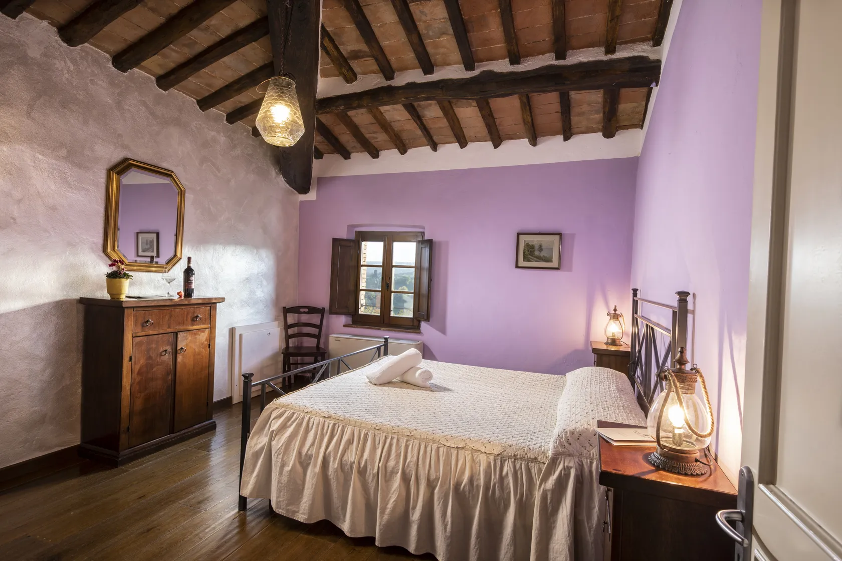 Night at an estate in San Gimignano with wine tasting