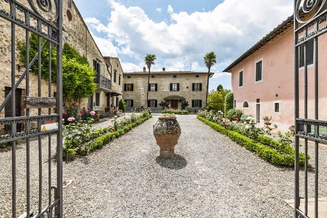 Pranzo/Cena in Fattoria con Abbinamento Cibo-Vino