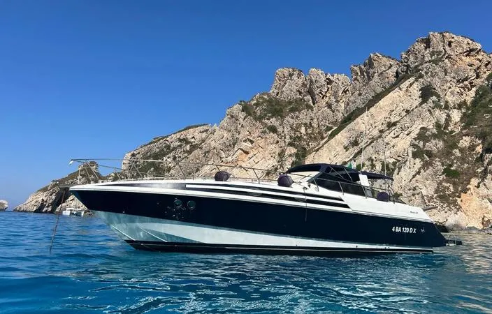 Escursione in barca di gruppo con pranzo a bordo da Bisceglie