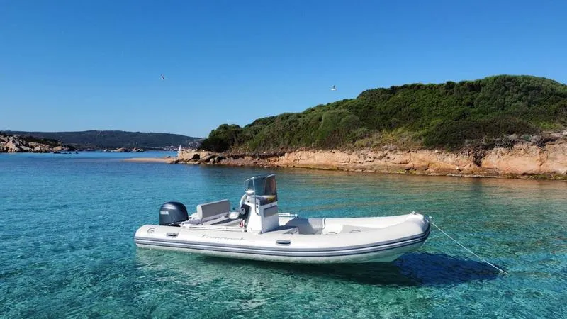 Noleggio gommone senza patente a La Maddalena
