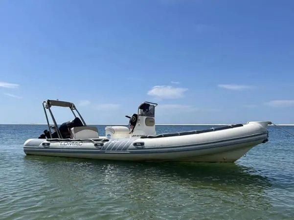 Rent an inflatable boat without a license for 8 people in La Maddalena