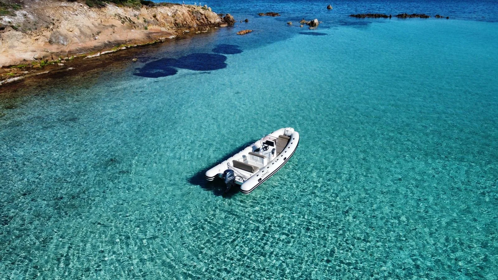 Rent an inflatable boat without a license for 8 people in La Maddalena