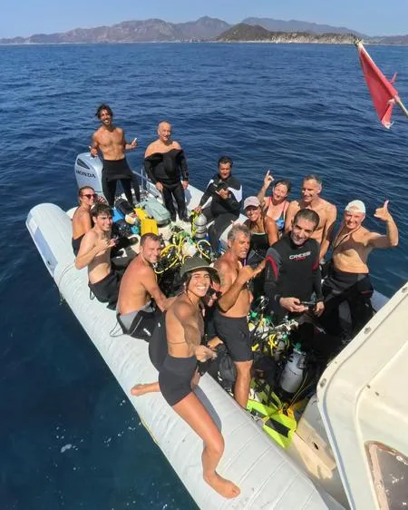 Escursione in barca con battesimo del mare a Capo Carbonara da Villasimius