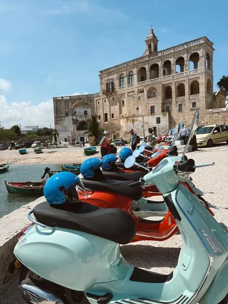 Tour giornaliero in Vespa da Polignano a Mare con degustazione