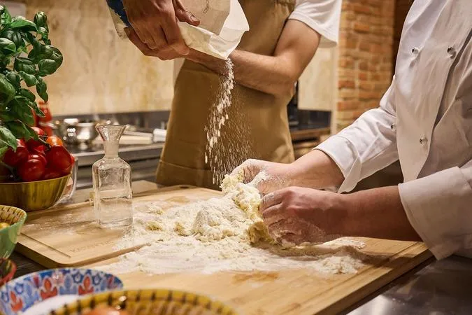 Corso di cucina toscana con pranzo e degustazione vini a San Gimignano