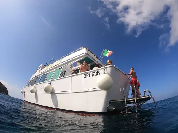 Escursione in motonave da Marina di Campo a Fetovaia con soste bagno