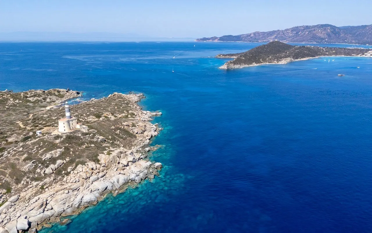 Escursione giornaliera privata in gommone da Villasimius con skipper