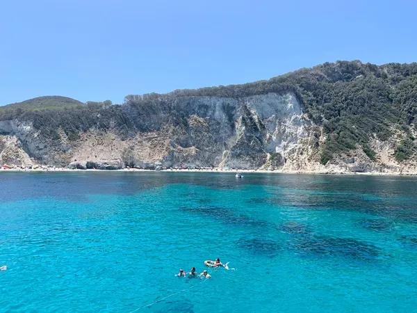 Gita in barca di 3 ore al relitto di Pomonte da Marina di Campo