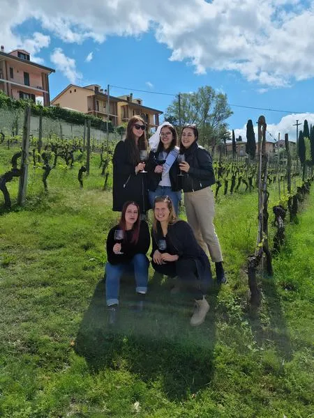 Degustazione di vini toscani con visita in cantina fuori Pisa