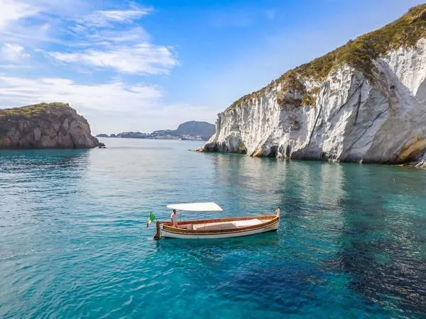 Boat day with vintage gozzo in Ponza