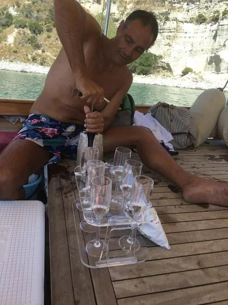 Giornata in barca con gozzo d'epoca a Ponza