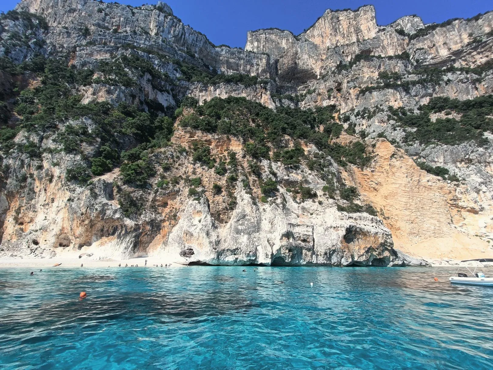 Noleggio gommone senza patente da Tortolì al Golfo di Orosei