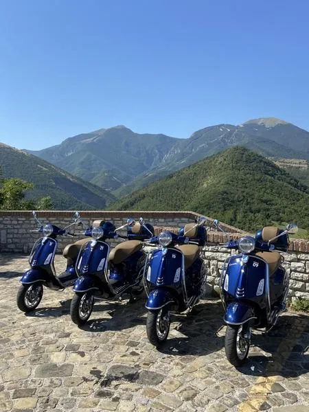 Tour in vespa giornaliero alla Gola del Furlo