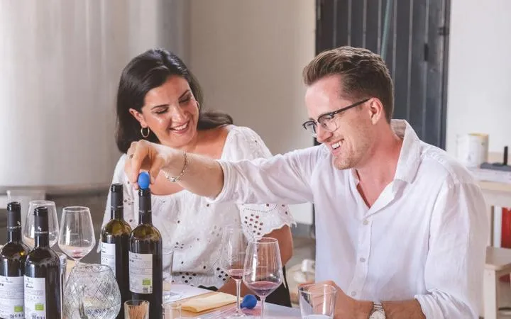 Crea il tuo vino presso una cantina biologica ad Alcamo
