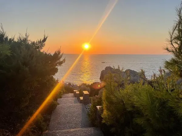 Escursione al tramonto in barca privata a Capri
