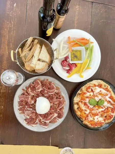 Visita al Frantoio con Degustazione di Olio e Aperitivo con Prodotti Tipici