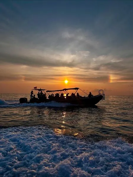Tour in barca al tramonto con aperitivo da Tropea a Capo Vaticano